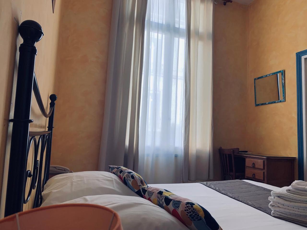 Hotel Moderne Tours Luaran gambar